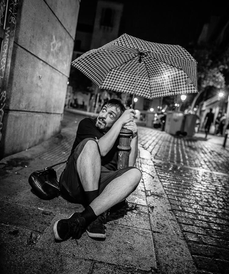 Nueve años de retratos en el bolardo más fotografiado de Madrid