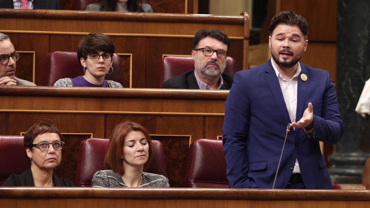 Rufián arremete contra los jueces a los que identifica como "fascismo" de "corbata y toga" y Sánchez evita la réplica