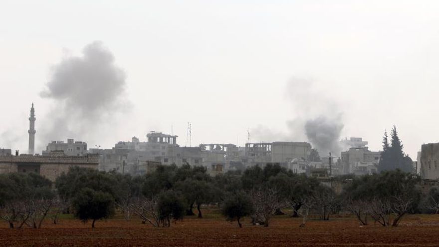 Se reanudan bombardeos con muertos en Idlib mientras tropas sirias avanzan