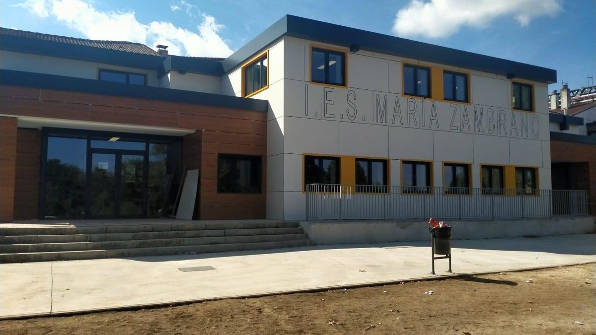 Entrada del IES María Zambrano de El Espinar, Segovia.
