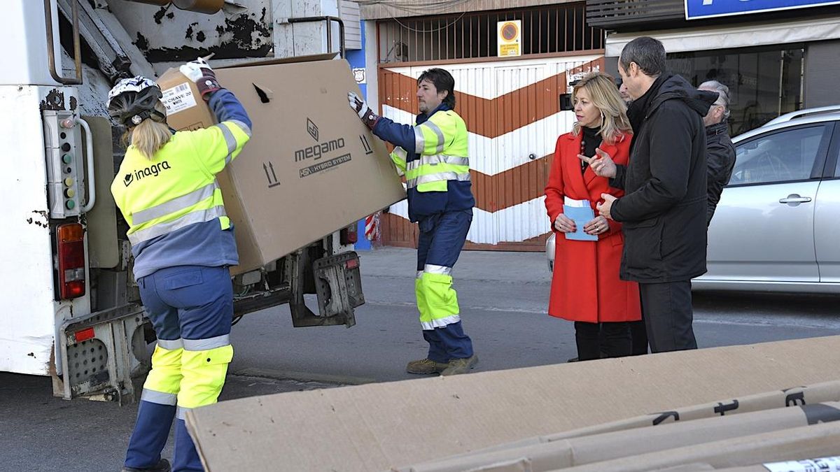 El Ayuntamiento elige Zaidín como barrio piloto para poner un servicio de recogida de cartón de comercios