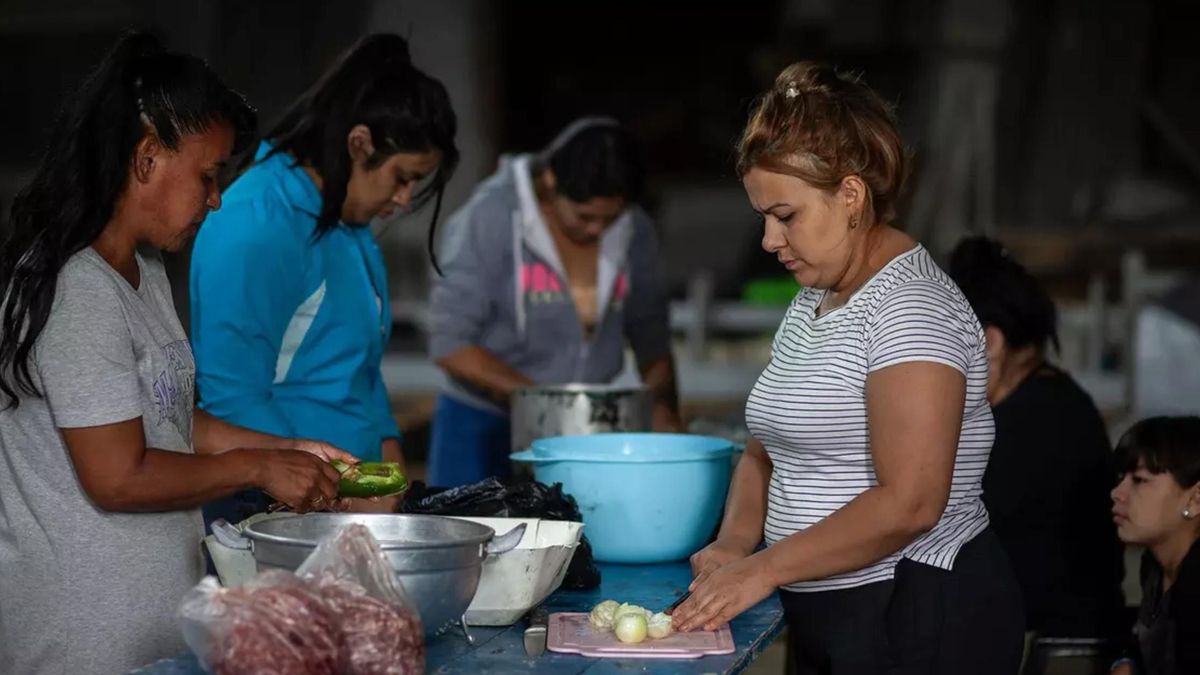 Organizaciones sociales advierten por la persecución y precarización de las cuidadoras comunitarias.