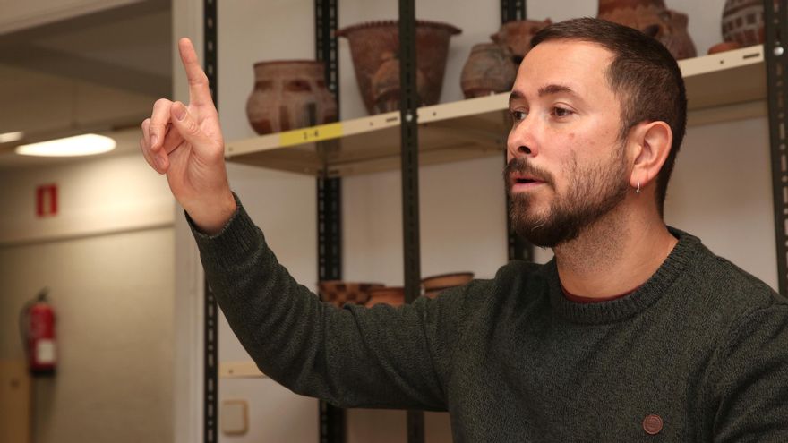El profesor Jonathan Santana es el único arqueólogo canario que ha logrado una beca del Consejo Europeo de Investigación para investigar el poblamiento de las islas