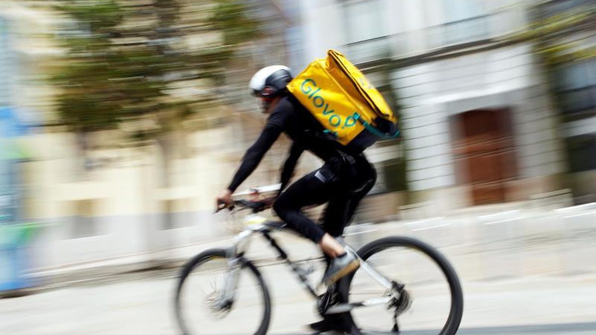 Los 'riders' ganan: el primer fallo de un Tribunal Superior confirma que un repartidor de Glovo era falso autónomo