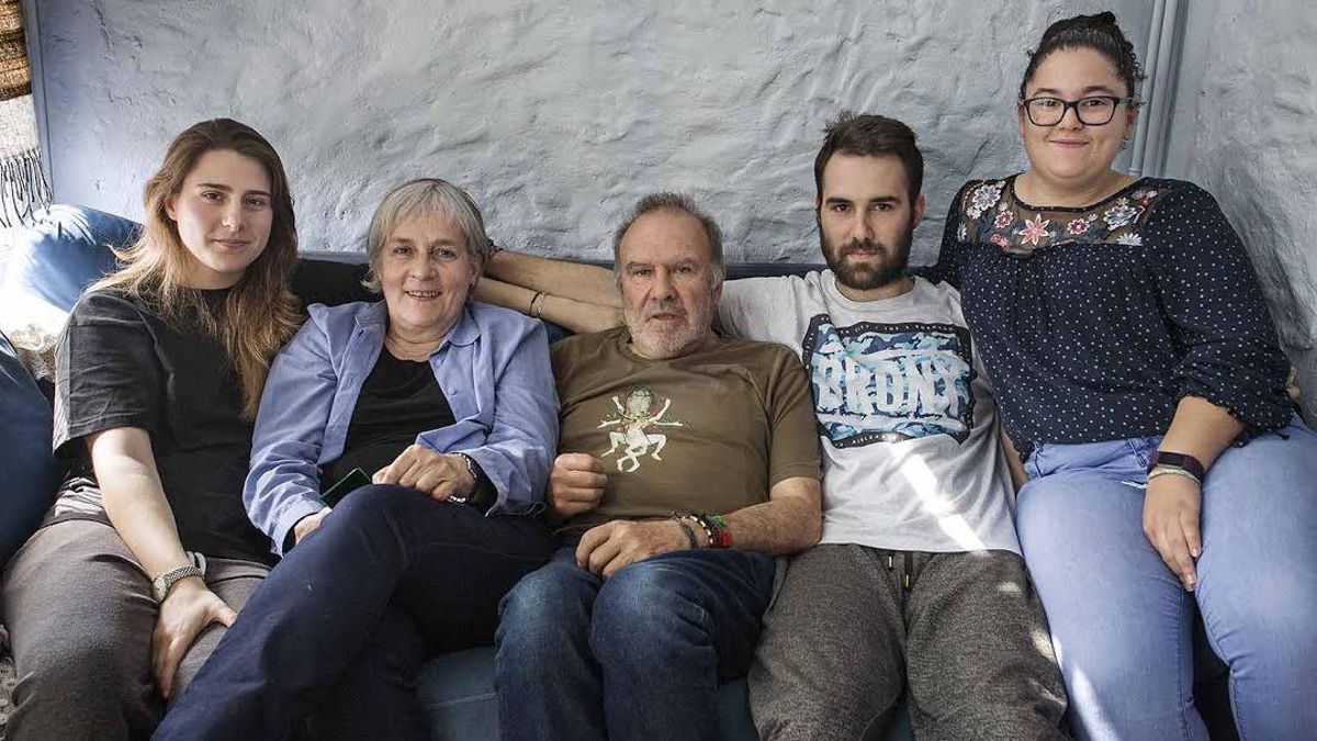 La familia de Conxita Torné, en su piso del Eixample
