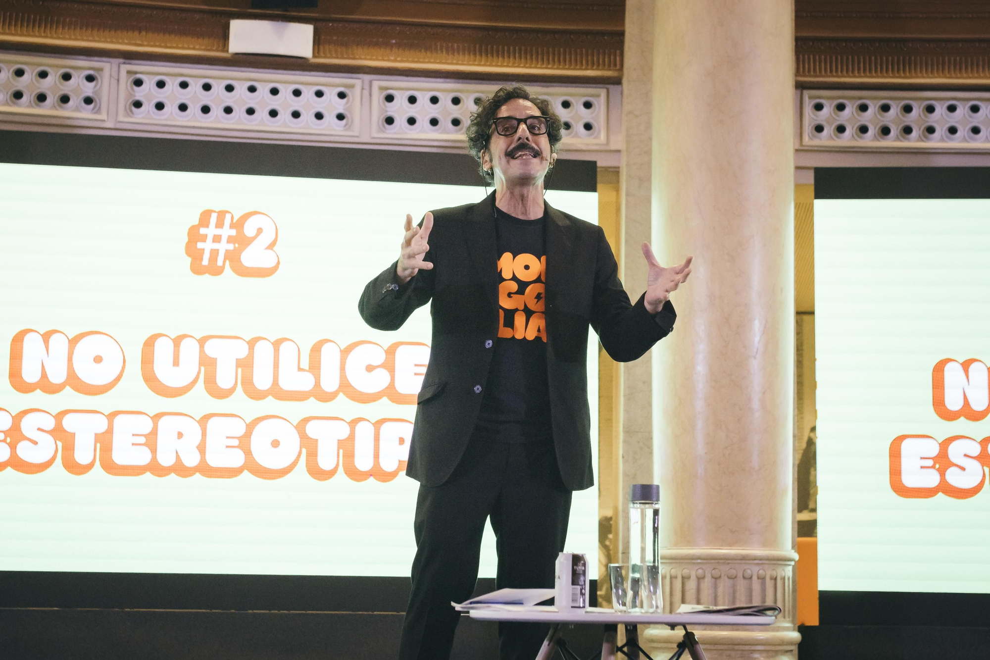 Dario Adanti se hace con el público durante su show 'Mongolity'