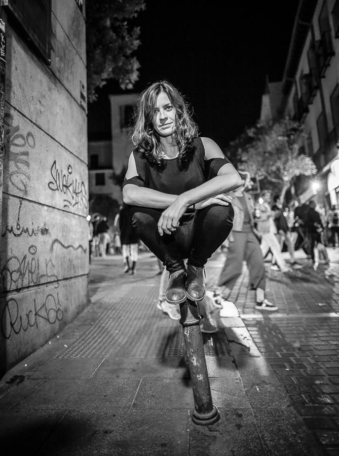 Nueve años de retratos en el bolardo más fotografiado de Madrid