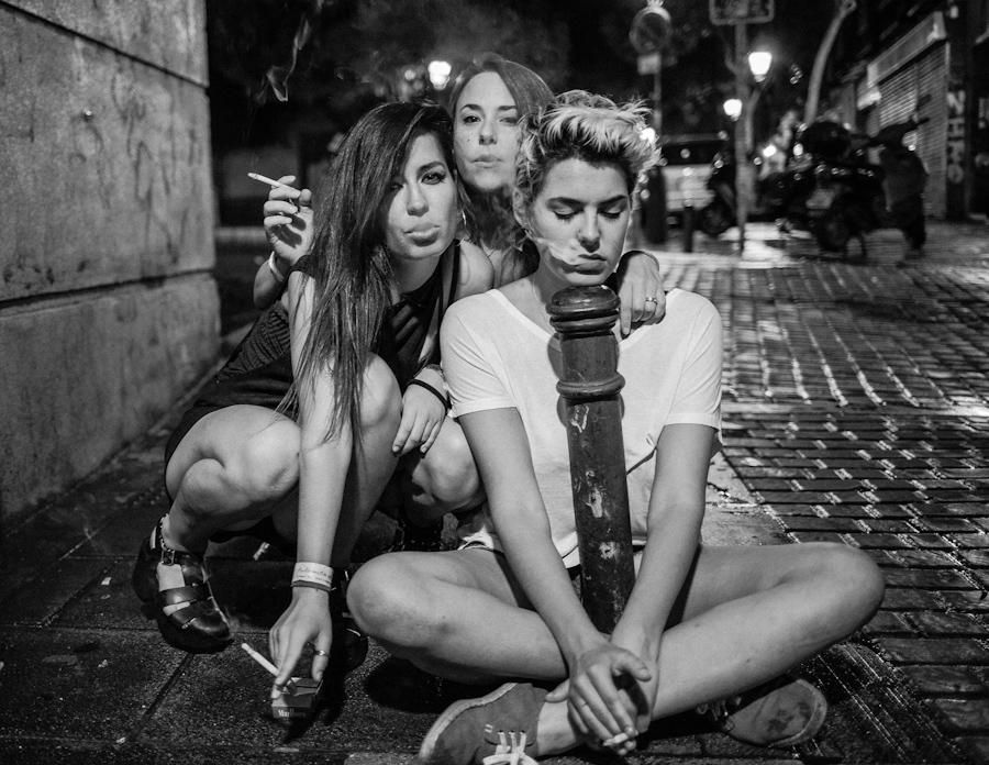 Nueve años de retratos en el bolardo más fotografiado de Madrid