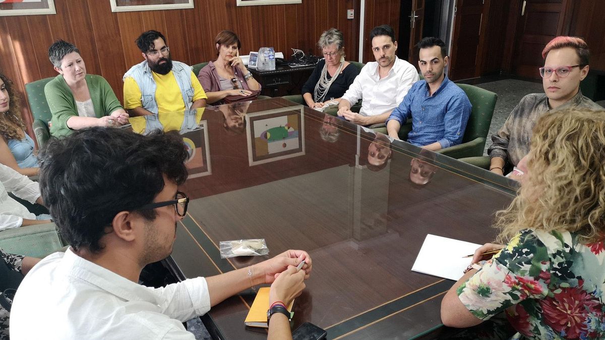 Primer encuentro de los diseñadores con Raquel Díaz.