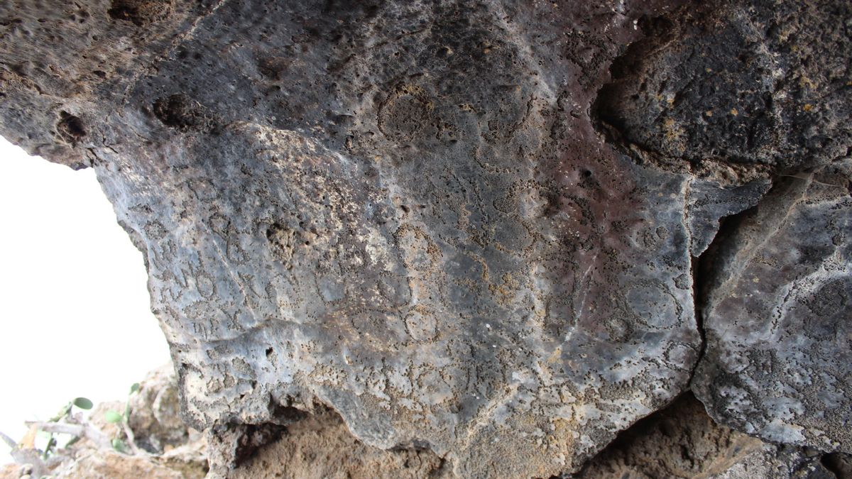 Escritura líbico-bereber en la Cueva del Agua, El Hierro, la isla con el mayor número de yacimientos de Canarias con caracteres del alfabeto indígena