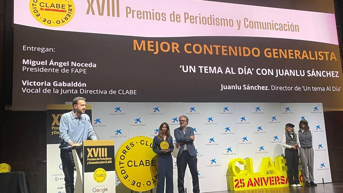 Juanlu Sánchez recibe el premio CLABE