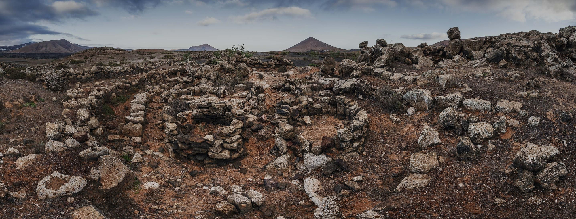 Algunas de las estructuras de Zonzamas. Es el yacimiento más importante de Lanzarote. Aquí residían los líderes majos