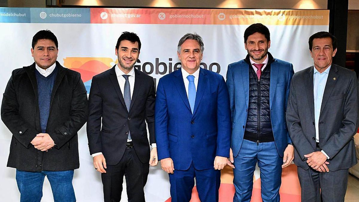 Los gobernadores de Santa Cruz, Claudio Vidal; Chubut, Ignacio Torres; Córdoba, Martín Llaryora; Santa Fe, Maximiliano Pullaro, y Jujuy Carlos Sadir, anticiparon el miércoles por la noche que competirán “mancomunadamente” en las elecciones legislativas de octubre, y en contra de La Libertad Avanza en sus respectivos distritos.