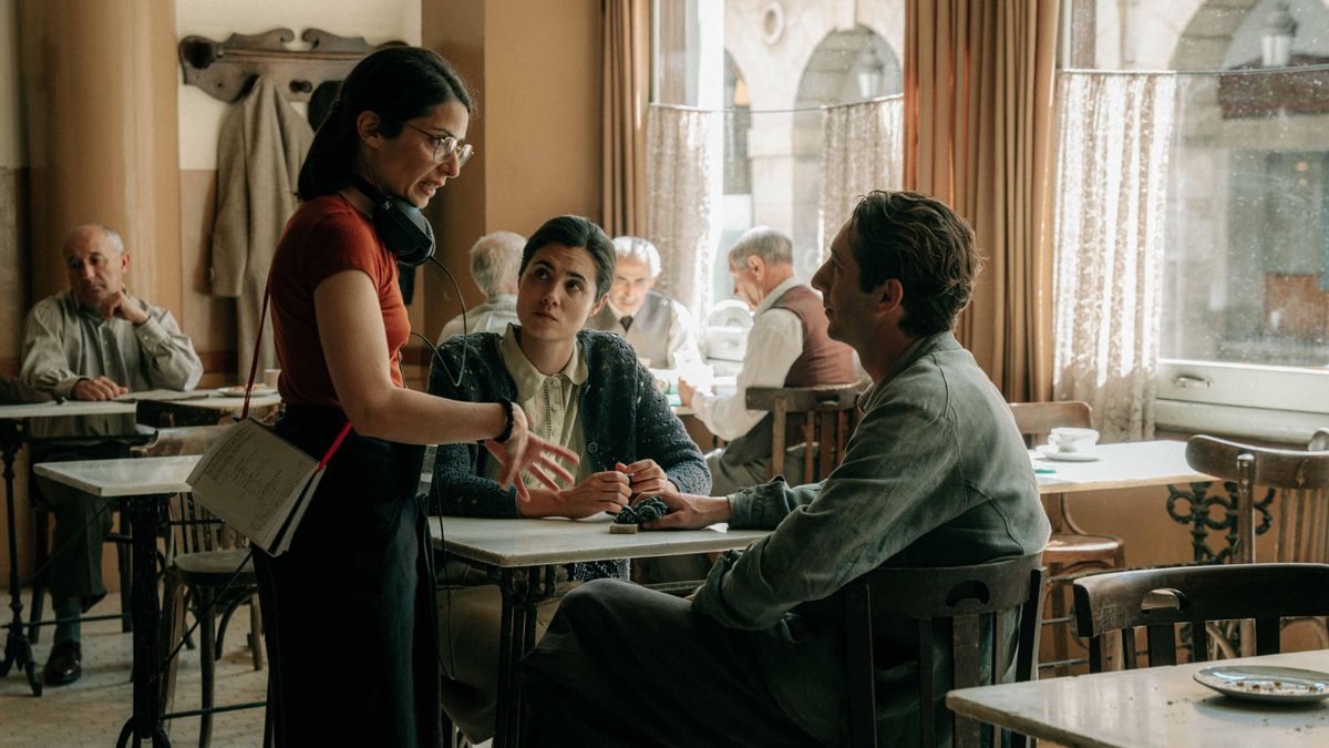 Celia Rico da instrucciones a Loreto Mauleón y Enric Auquer en 'La buena letra'