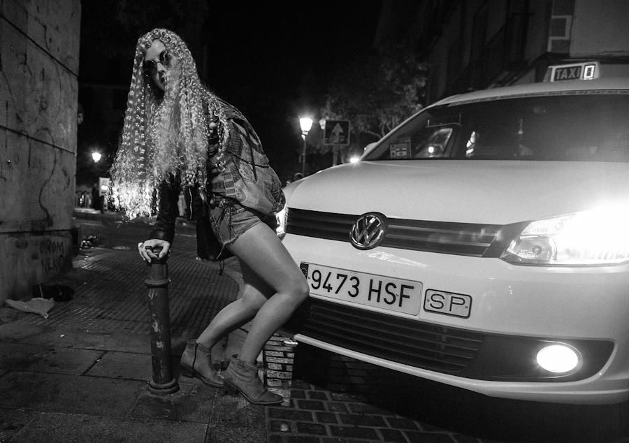 Nueve años de retratos en el bolardo más fotografiado de Madrid
