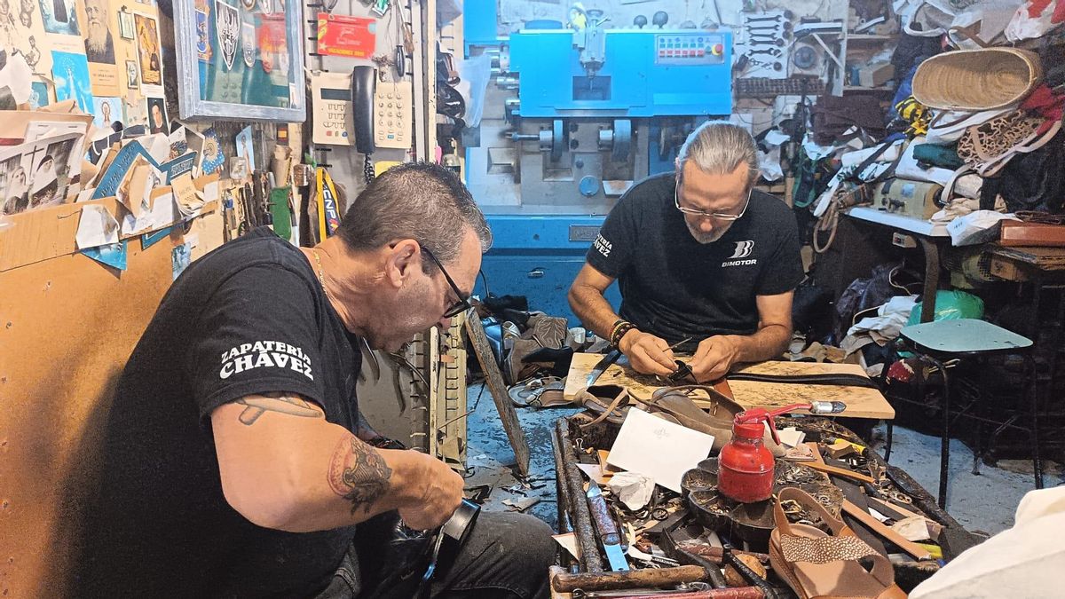 Pedro y Tomás en plena faena.