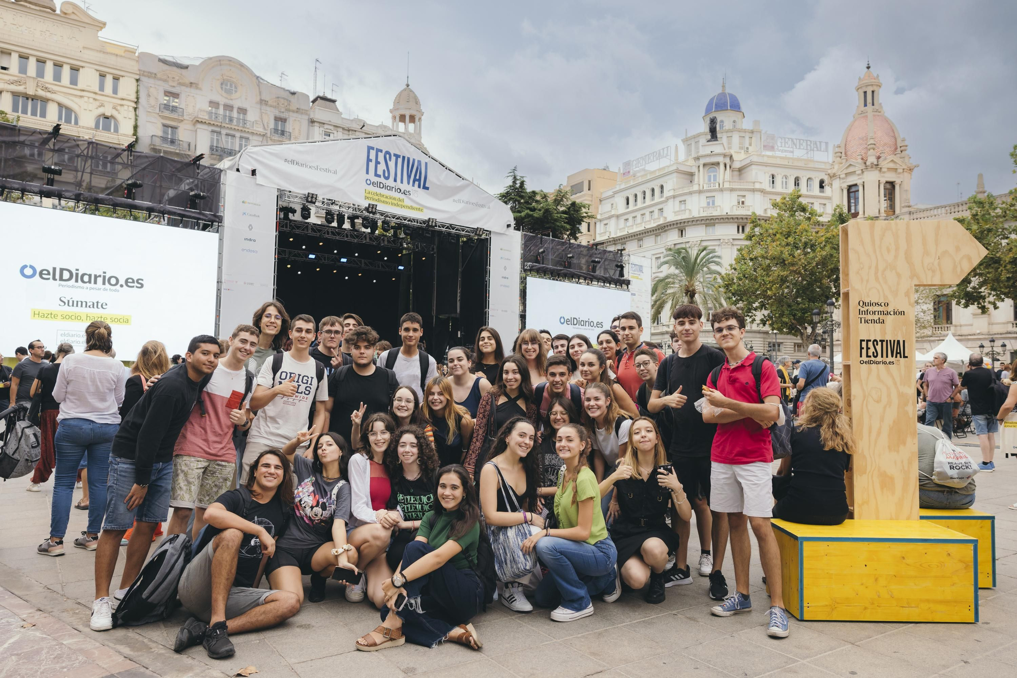 Los y las alumnas de la Facultad de Filología de la Universitat de València asisten a la primera jornada del Festival de elDiario.es