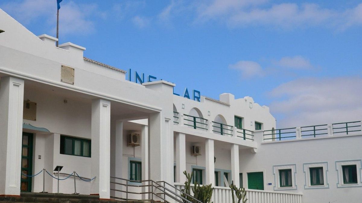 Fachada del Hospital Insular de Lanzarote, en Arrecife.