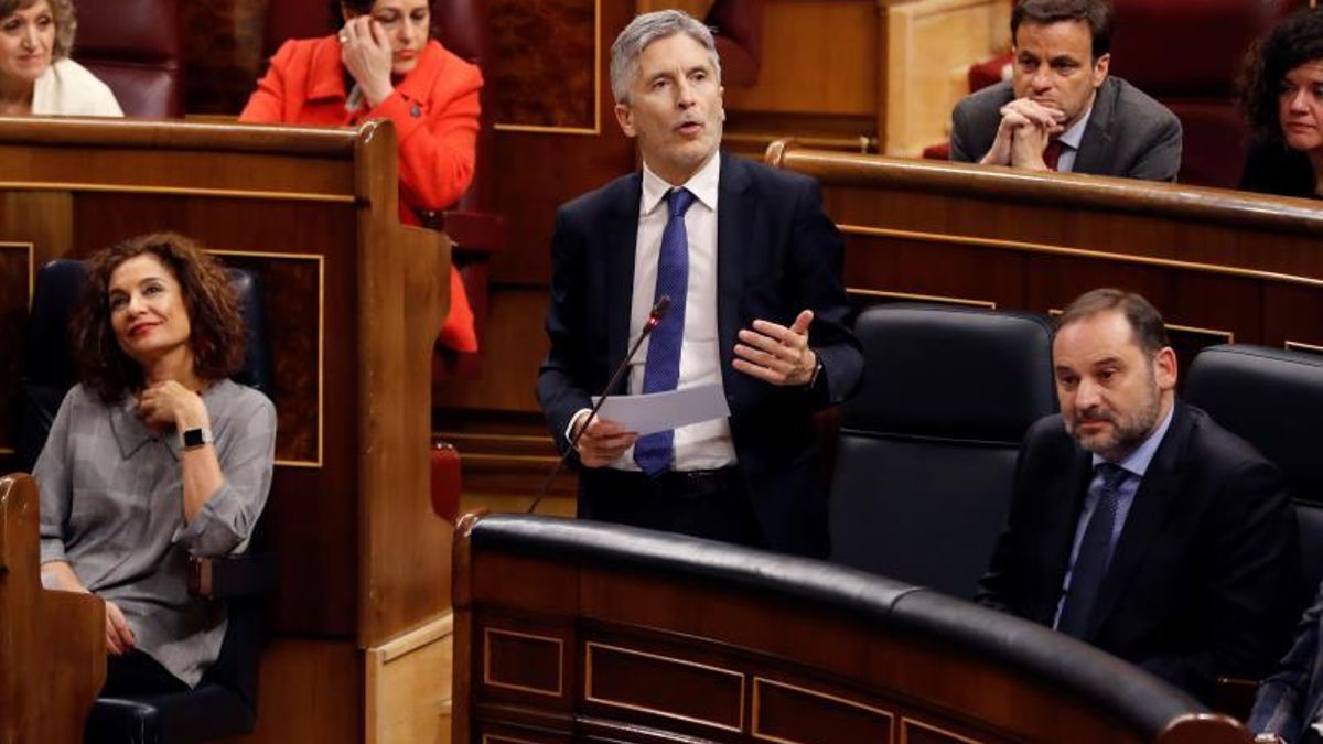 Marlaska acusa a Vox de xenofobia por alentar bulos de extranjeros y delitos