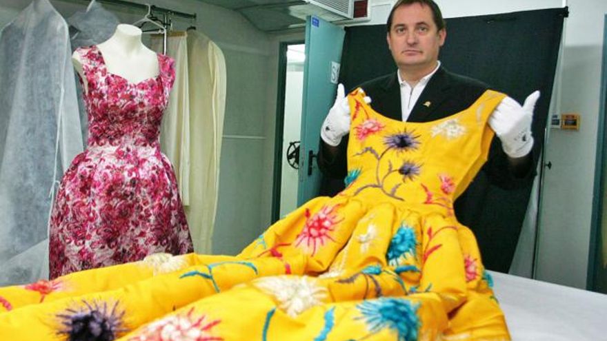 Mariano Camio, con un traje de la colección Balenciaga, hace dos décadas