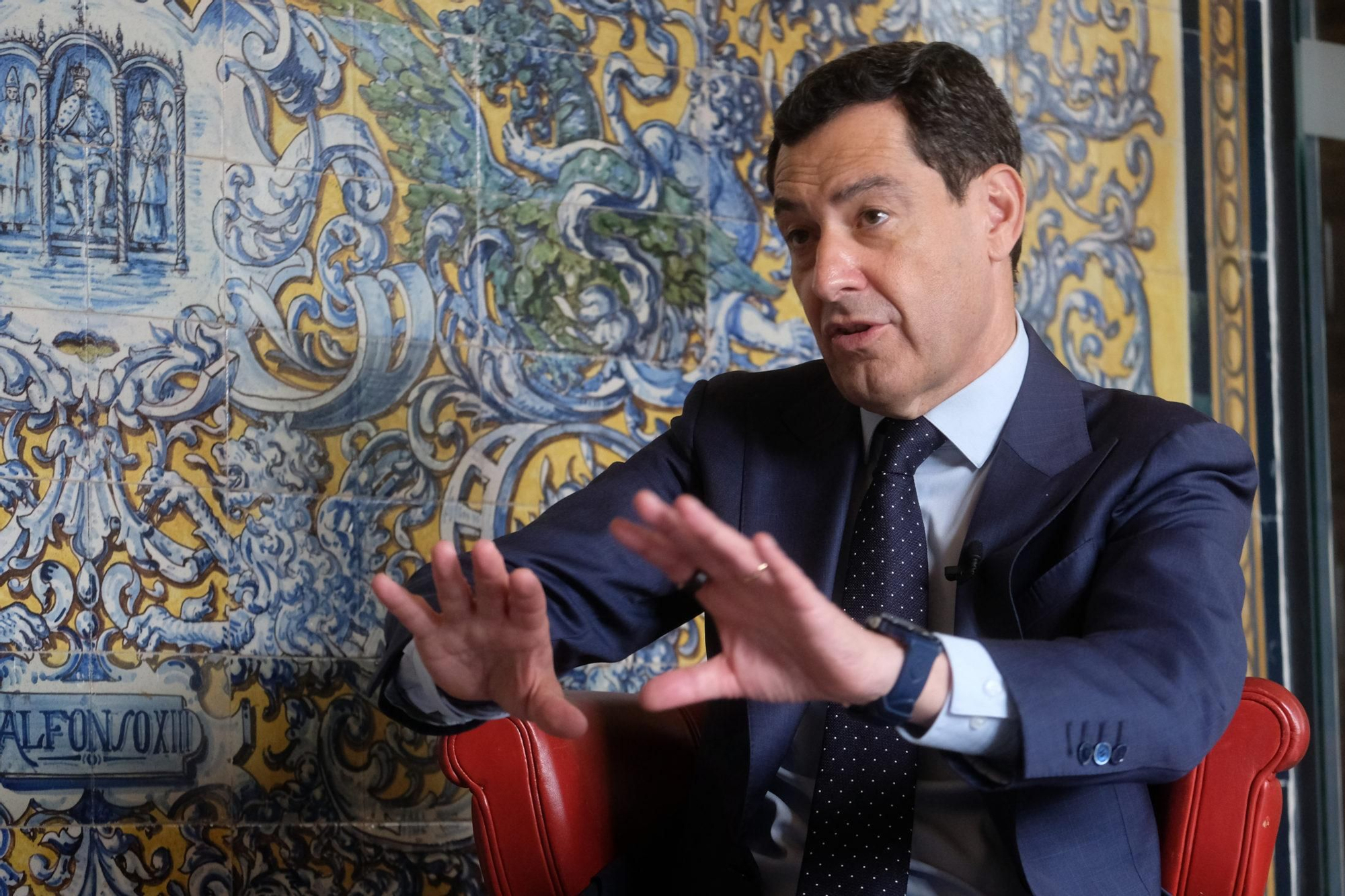 Juanma Moreno, en un momento de la entrevista con elDiario.es.