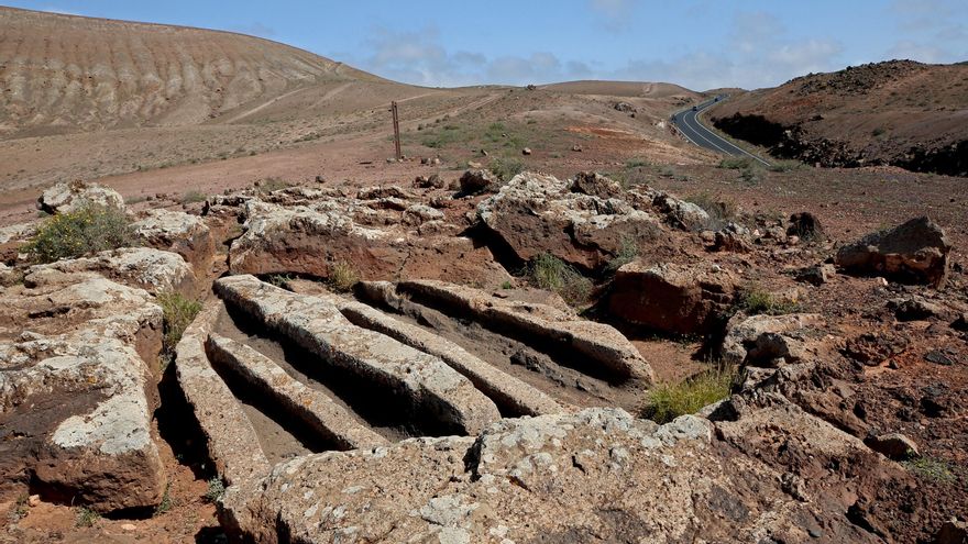 La Quesera de Zonzamas, enclavada en la zona arqueológica más rica y extensa de Lanzarote, es una construcción enigmática. No se ha podido averiguar aún su significado