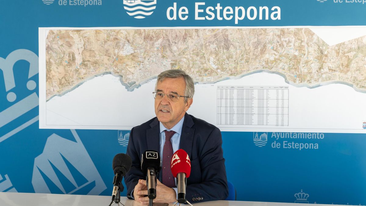 El alcalde de la ciudad malagueña de Estepona, José María García Urbano, ha anunciado una batería de medidas pioneras en la ciudad que tienen como objetivo el inicio de la construcción de más de medio millar de Viviendas de Protección Oficial