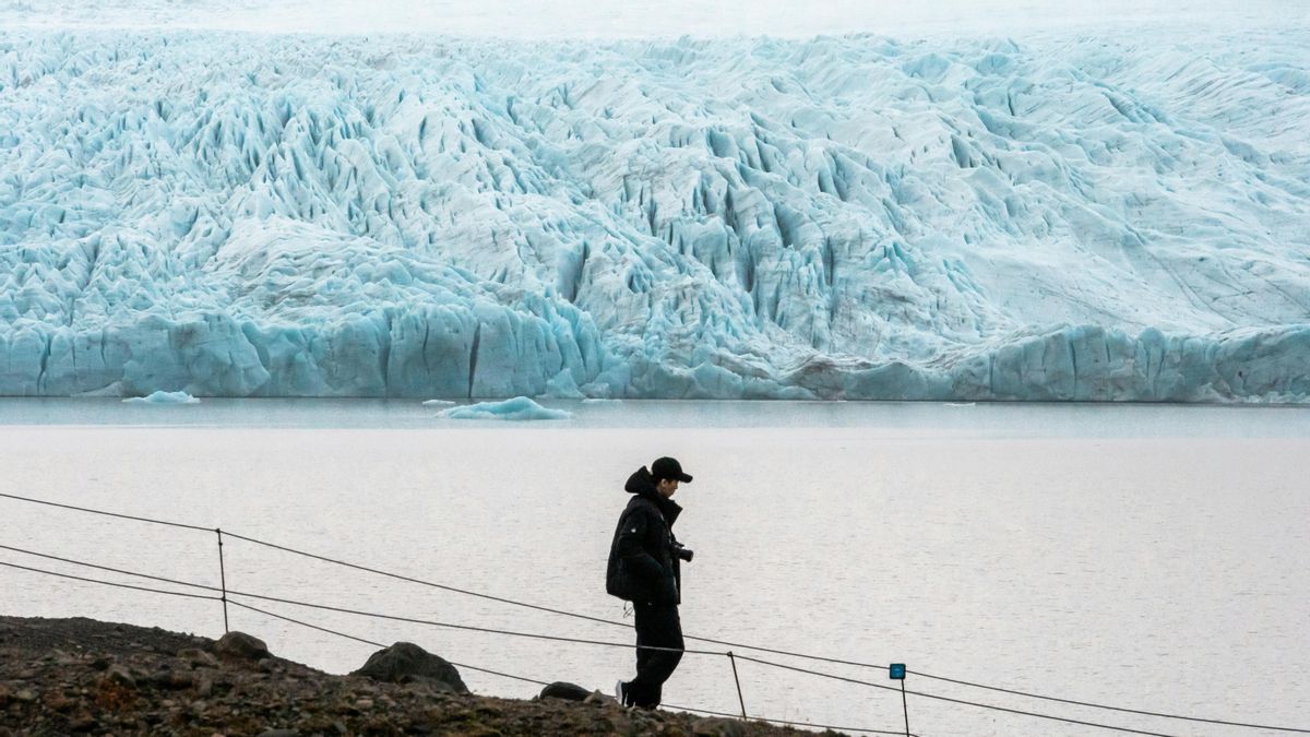 Un turista en una región remota.