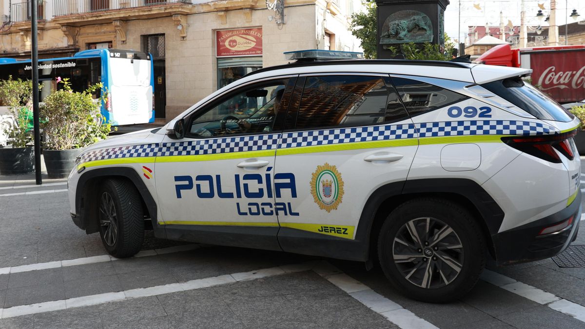 Archivo - Vehículo de la Policía Local de Jerez de la Frontera (Cádiz)