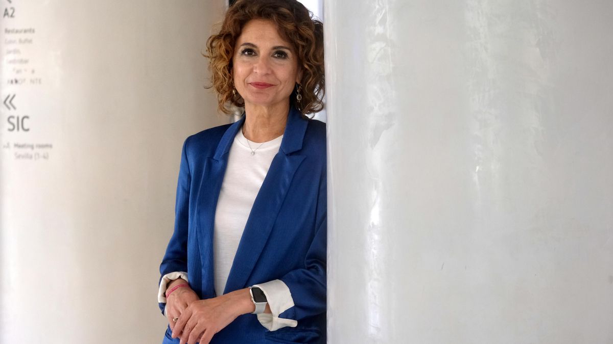 La candidata del PSOE a la Junta de Andalucía María Jesús Montero durante su entrevista con elDiario.es